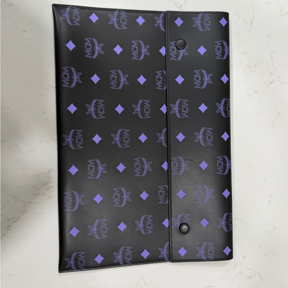💜🖤 MCM Purple & Black Document Holder – Like New 🖤💜